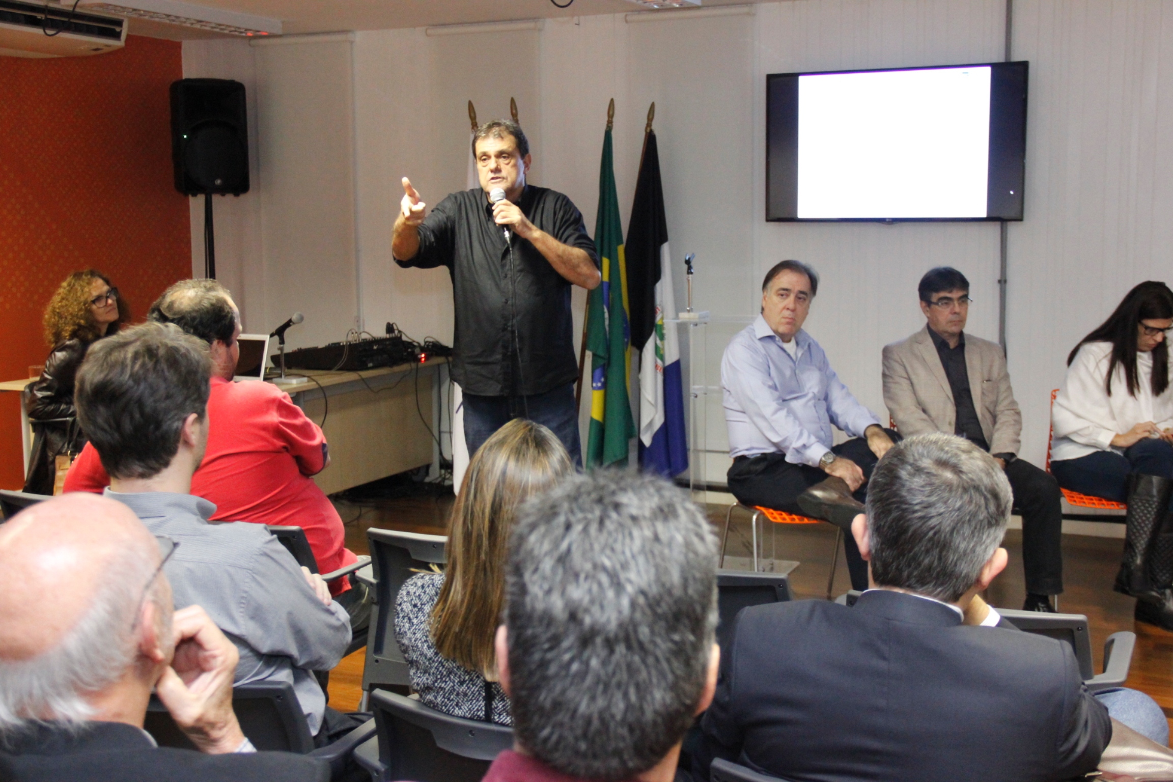 Objetivo é encontrar soluções para enfrentar a crise