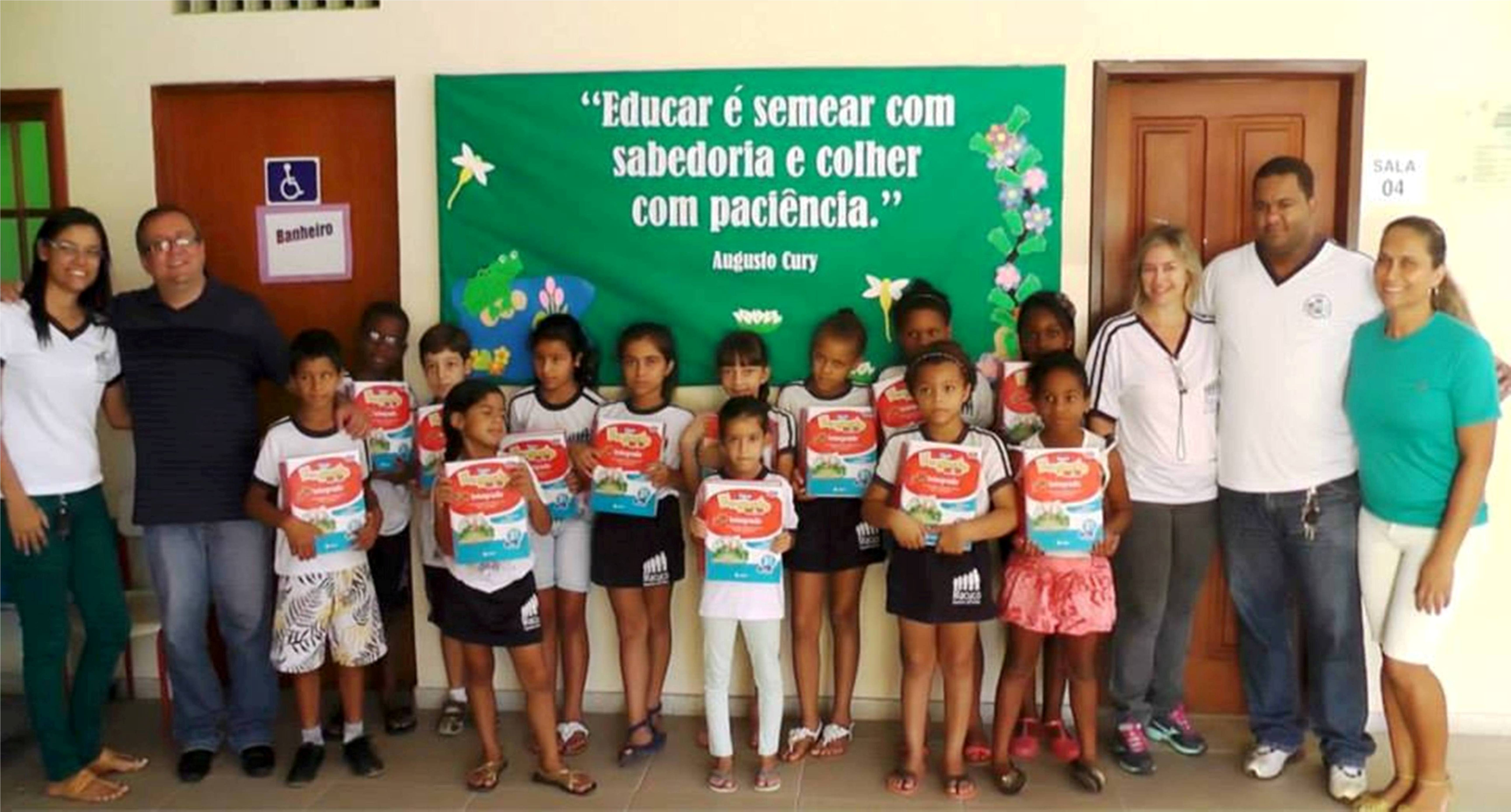 Profissionais e população elogiam aquisição de livros pela administração